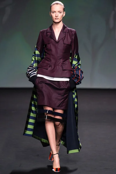 Look 50